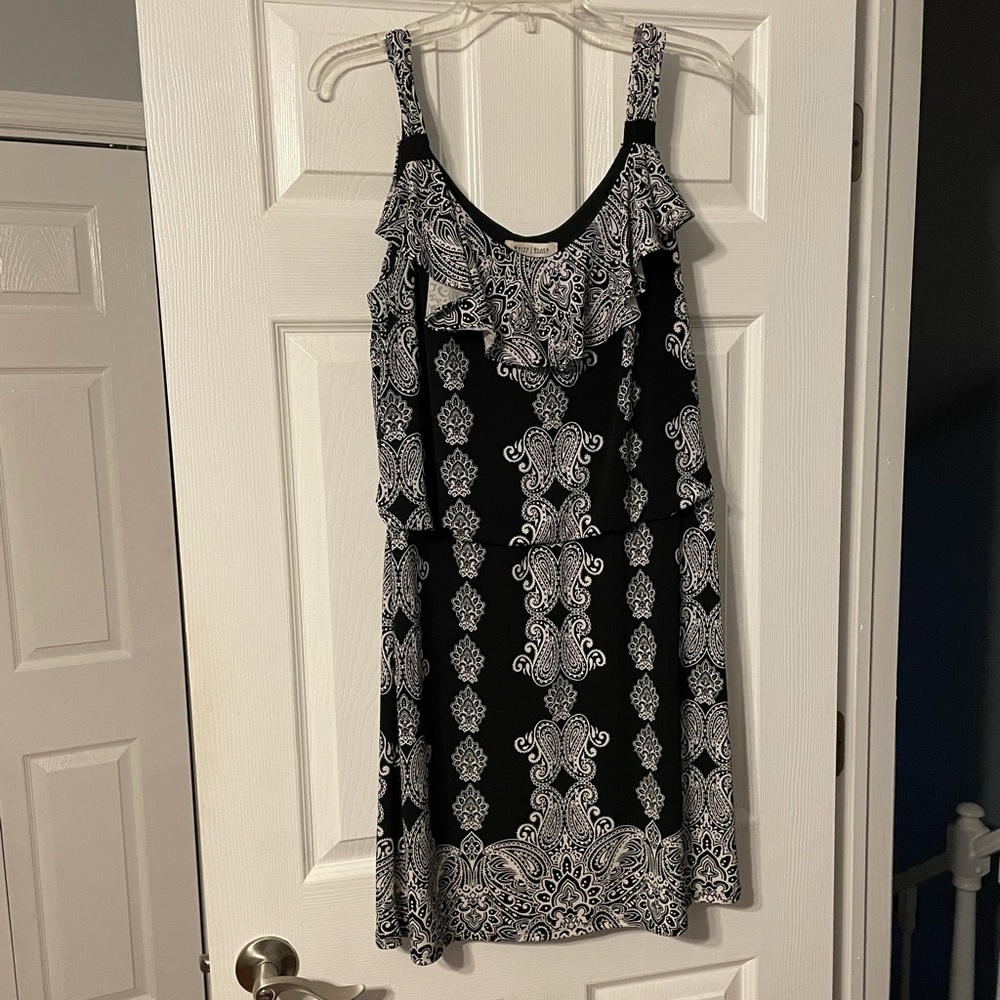 EUC - White House Black Market 
Black/White Dress
Size M
